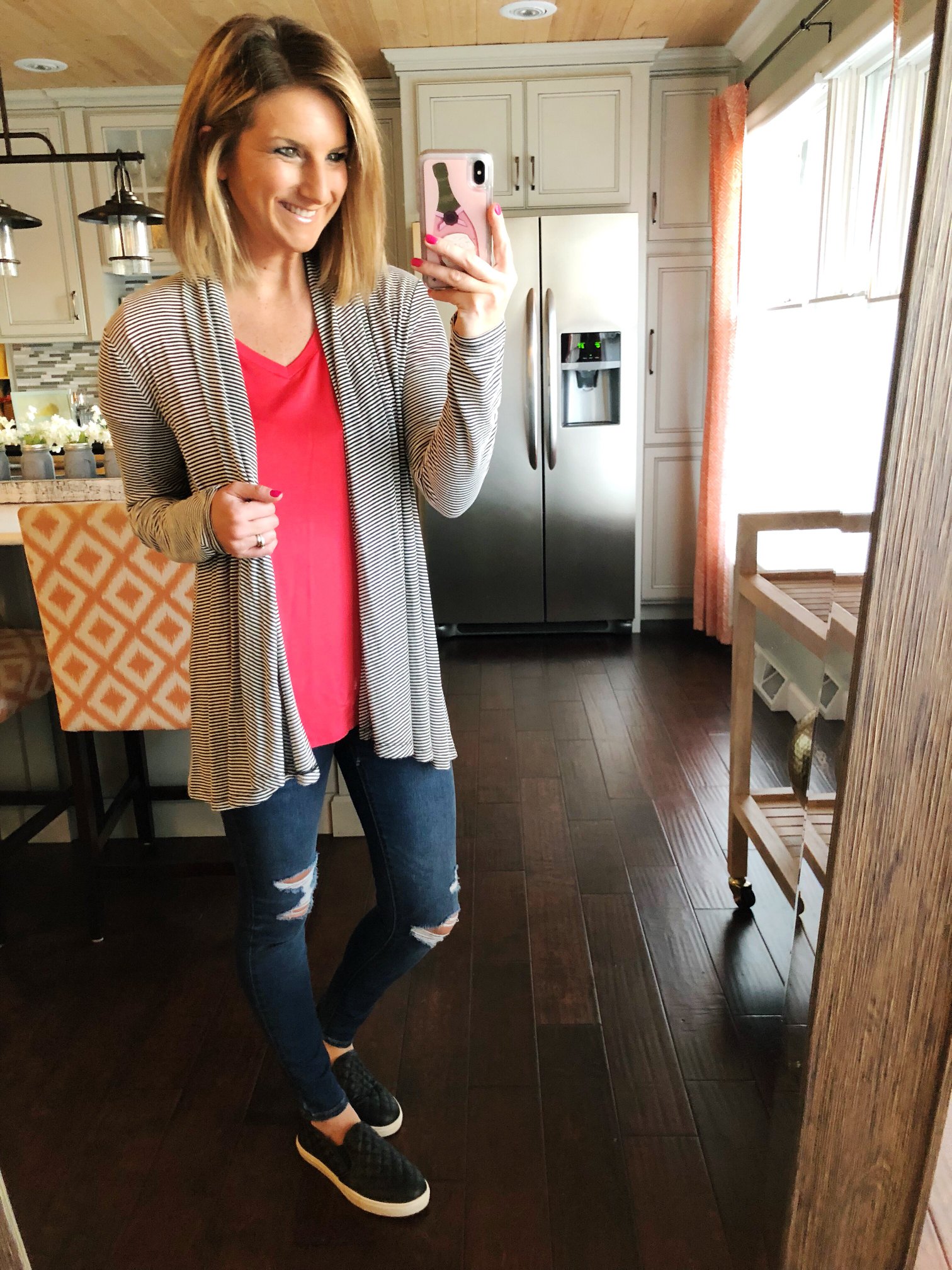 How to Style Pull On Jeans // V Neck Top + Pull On Destructed Jeans + Lightweight Cardigan + Slip On Sneakers // Spring Outfit