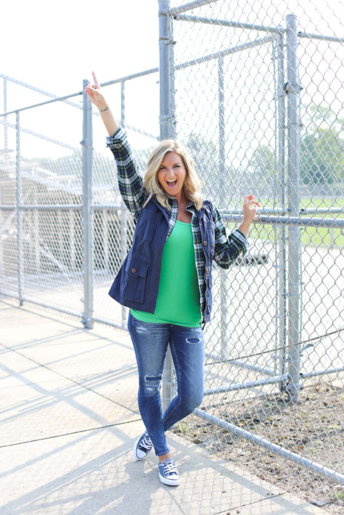 What to Wear To Your Next Tailgate [Top 10 College Team Outfit Picks!] Living in Yellow