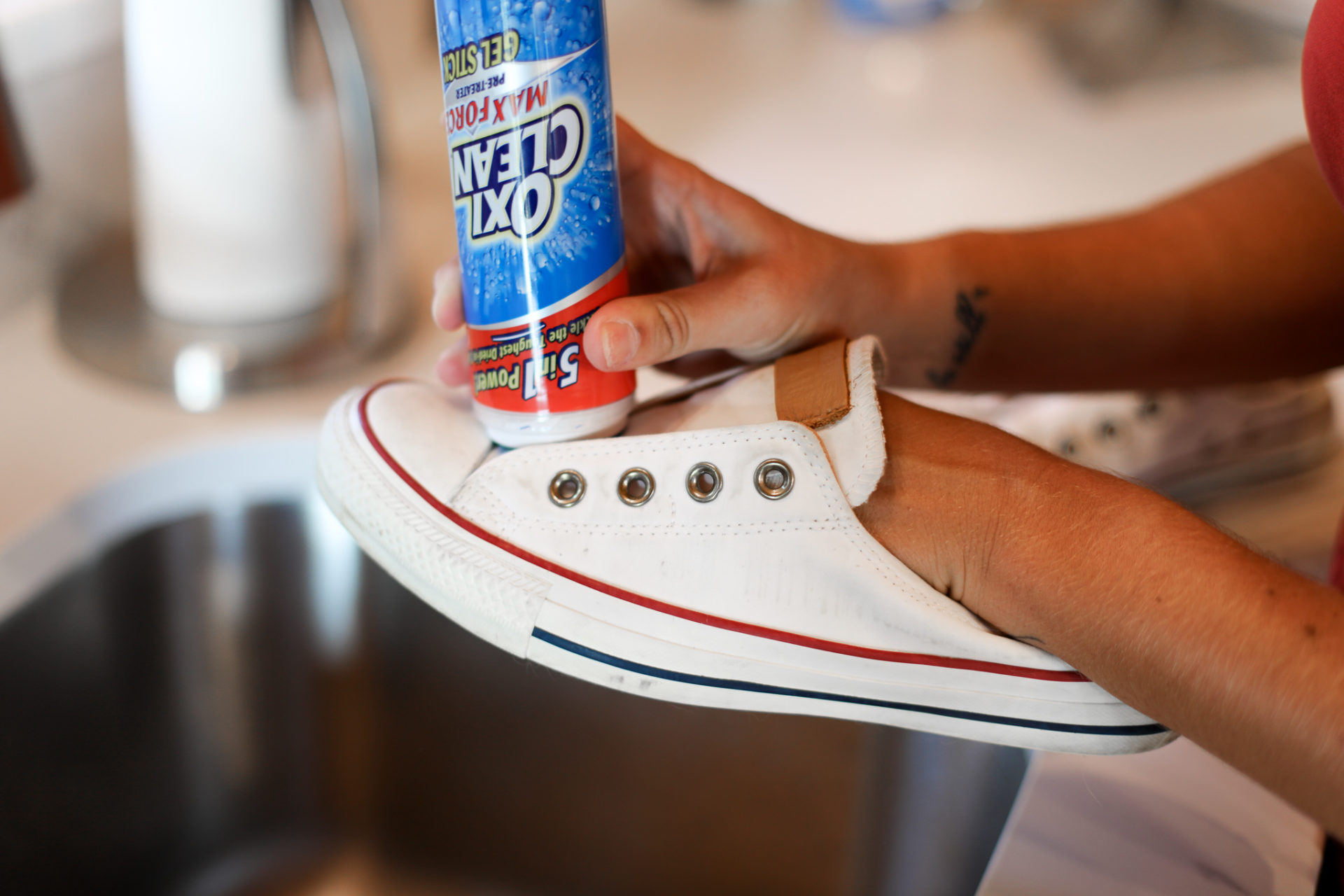 Superioridad seta . How to Clean Your Converse [6 Methods Put To The Test!] - Living in Yellow