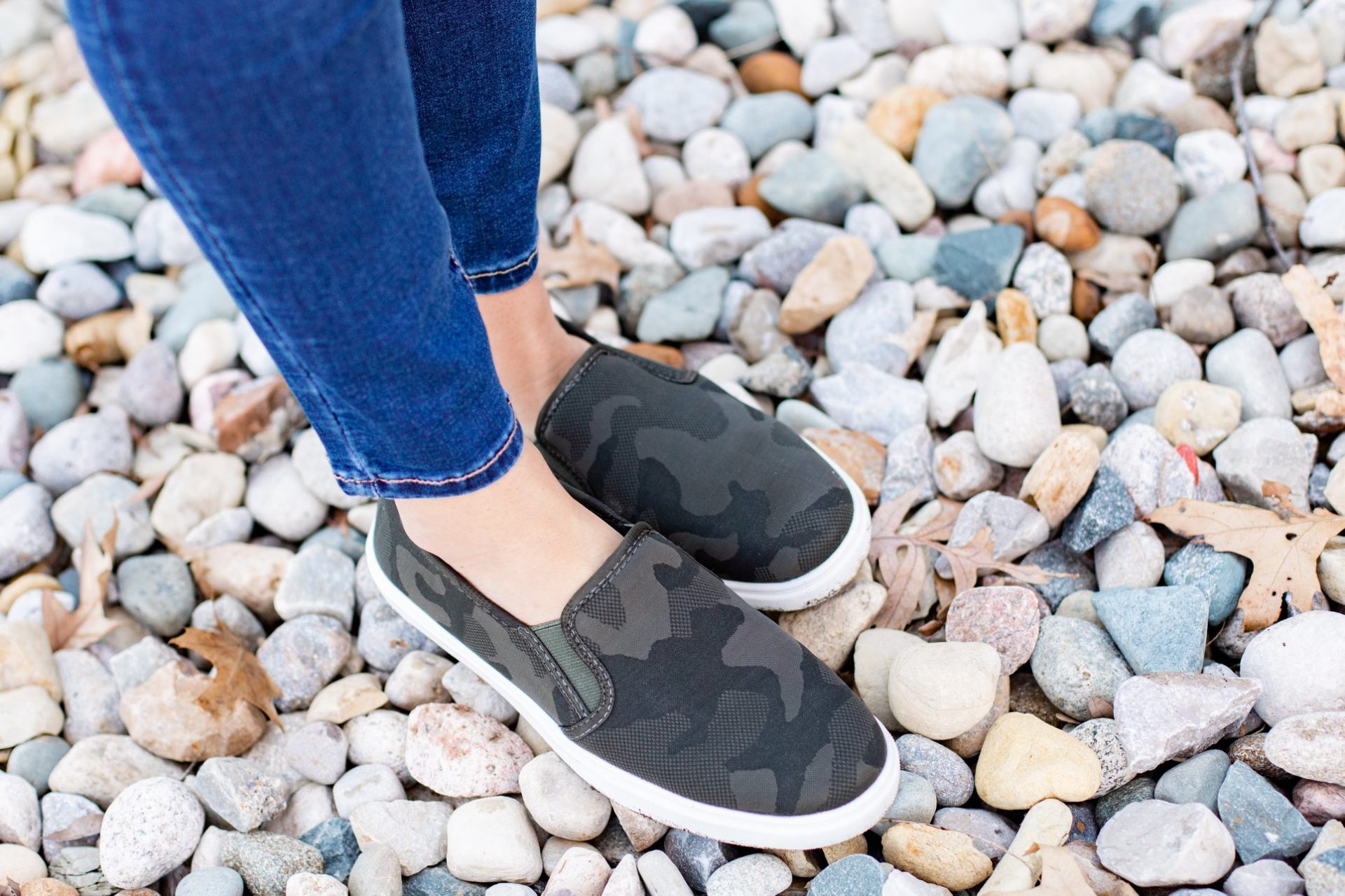 Slip On Sneakers // How to Style Camo Sneakers // Cute and Comfortable Sneakers 