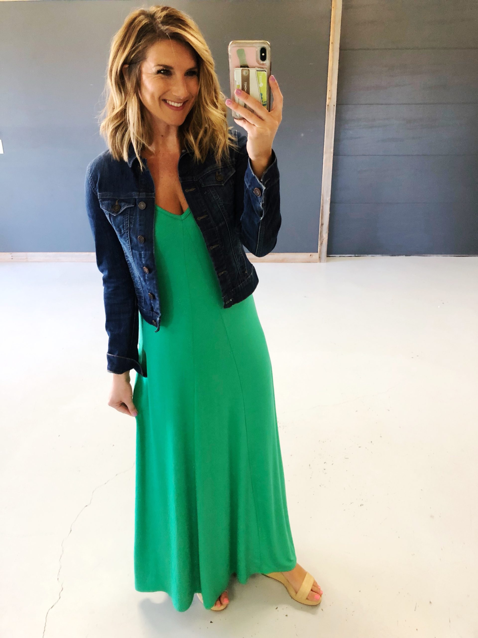 How to style a maxi dress for casual office day // how to style a maxi dress for work // cute summer outfit // what to wear with a maxi dress