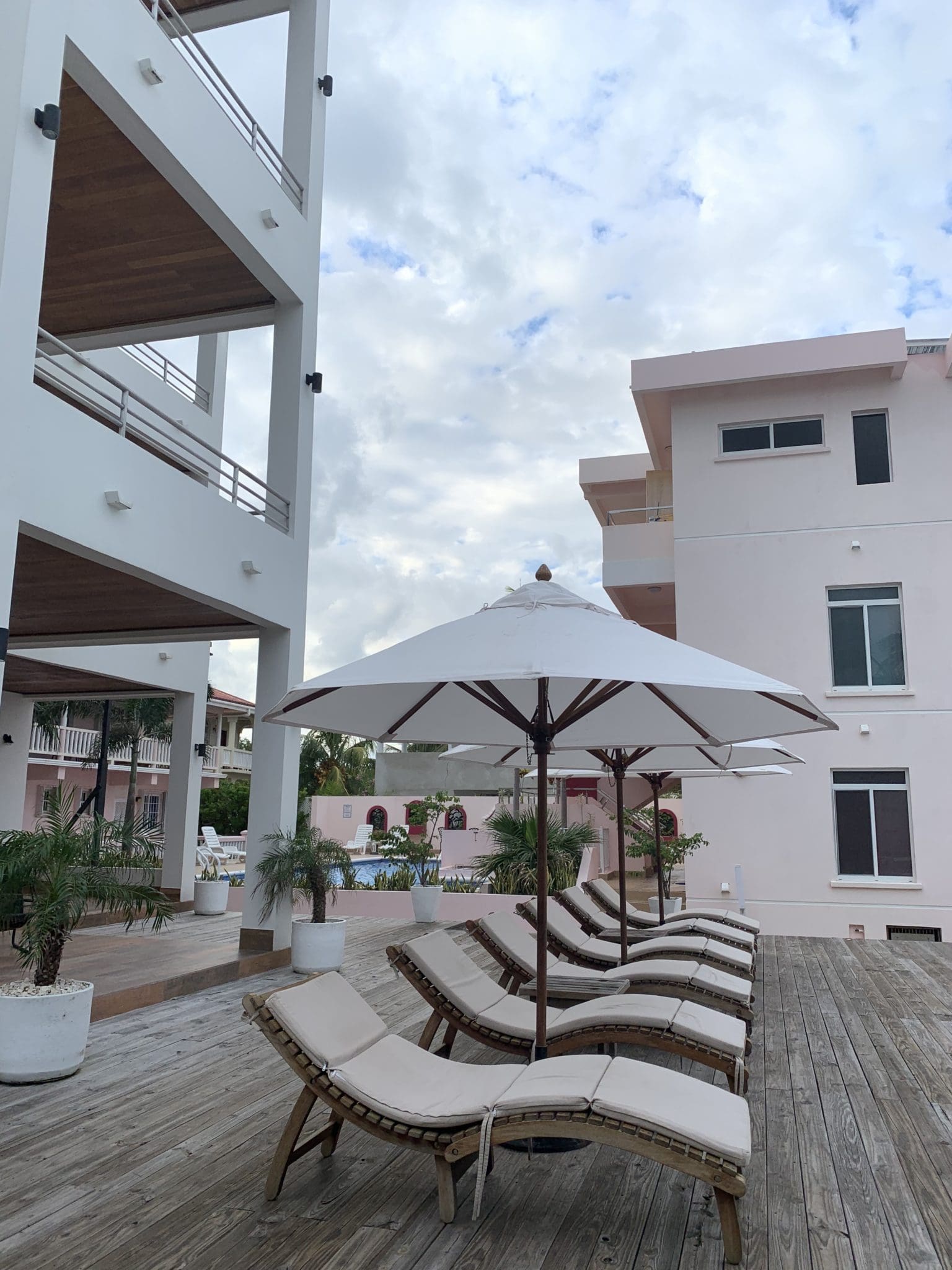 Honeymoonin’ in Placencia, Belize! Living in Yellow