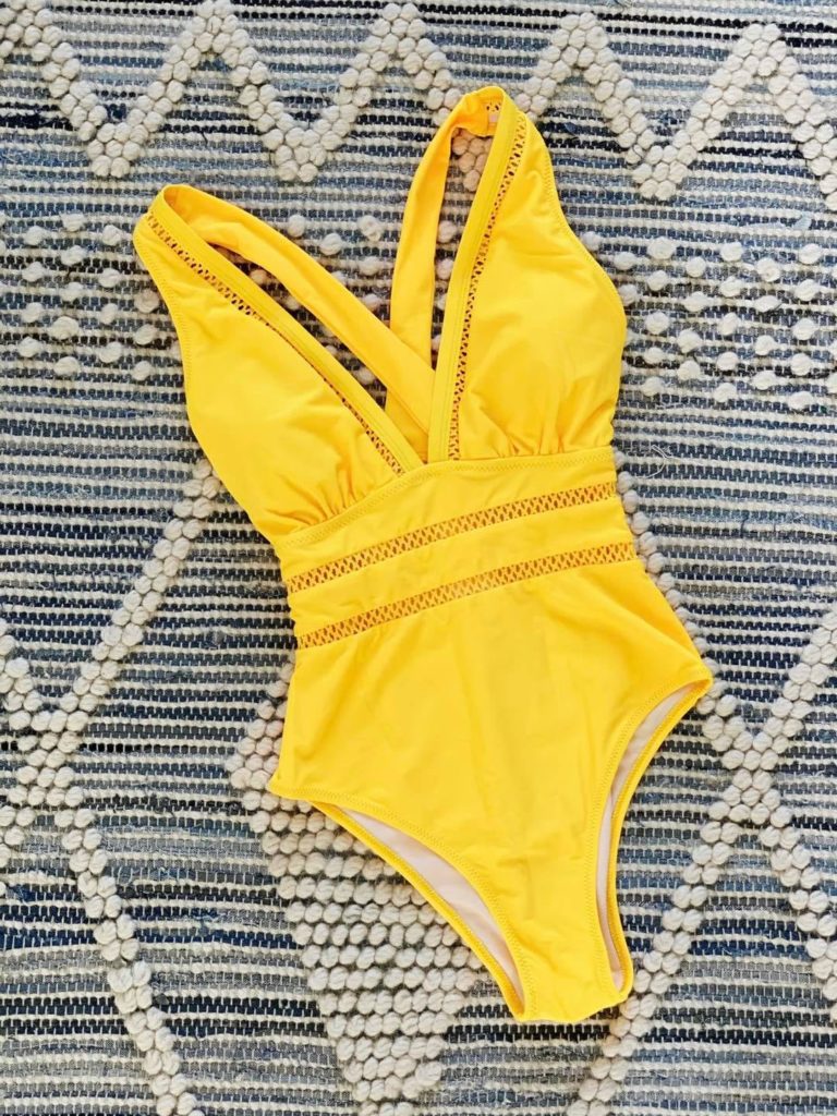 20+ Warm Weather Vacation Outfits - Living in Yellow