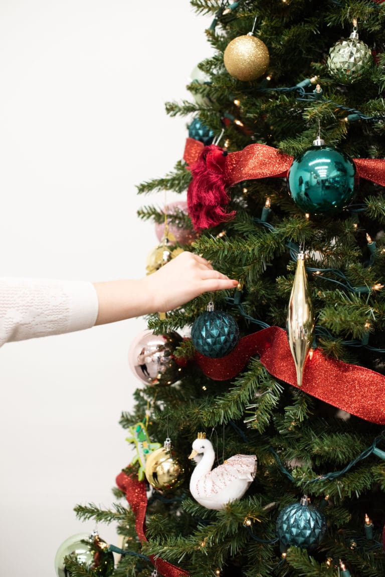 How to Decorate Your Tree in 10 Minutes or Less Living in Yellow