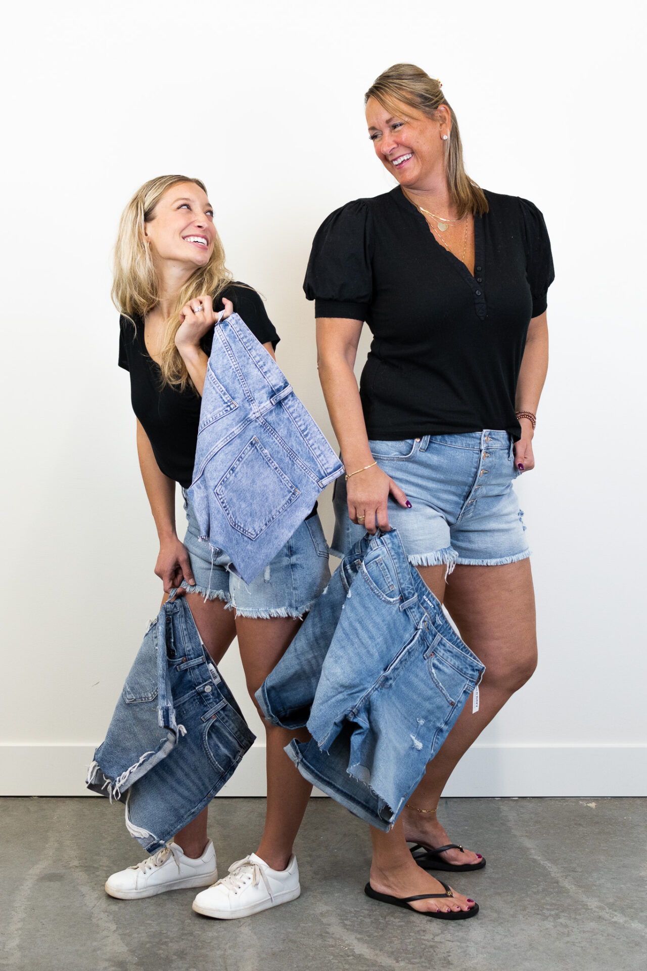 American Eagle denim distressed jean shorts high rise mom frayed cut off  style